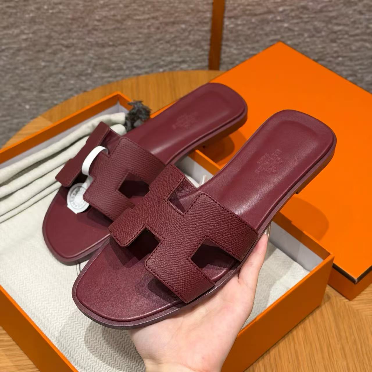 H Style Flat Sandals – Burgundy