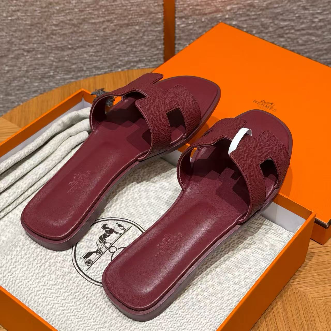 H Style Flat Sandals – Burgundy