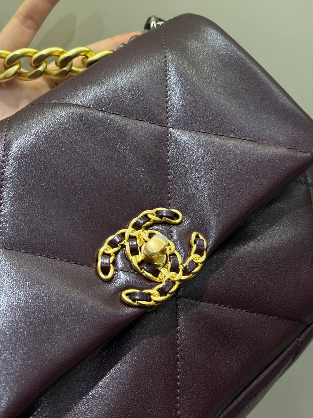 Chanel 19 burgundy flap bag logo detail
