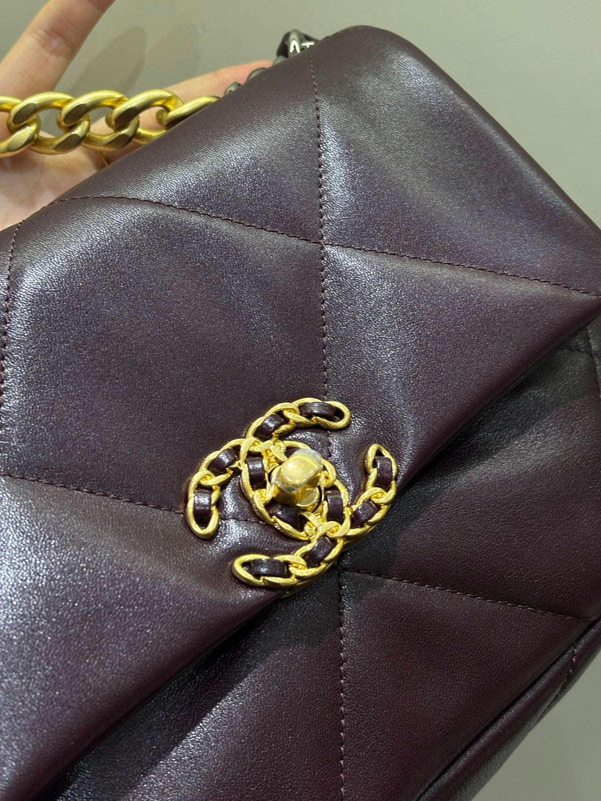 Chanel 19 burgundy flap bag logo detail