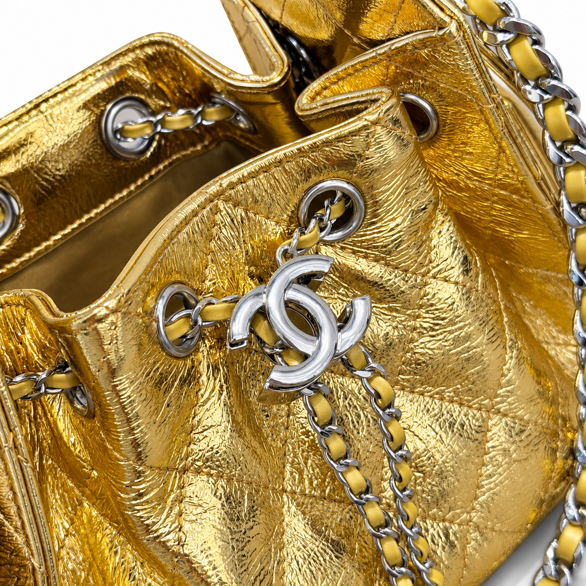 Chanel 25 metallic gold handbag – quilted base