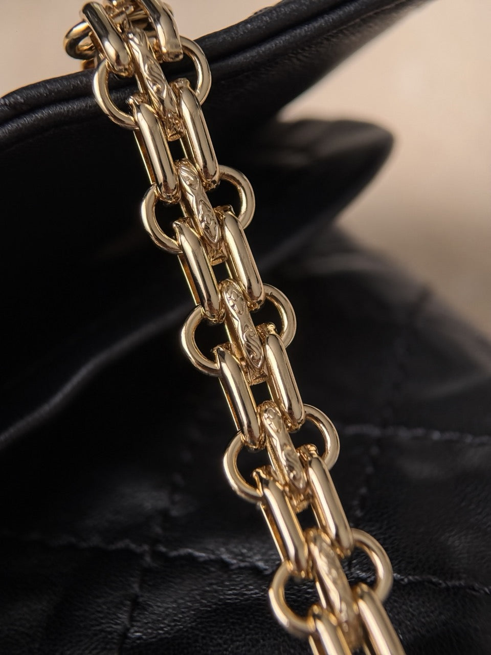 Chanel 2.55 Reissue black bag image 8