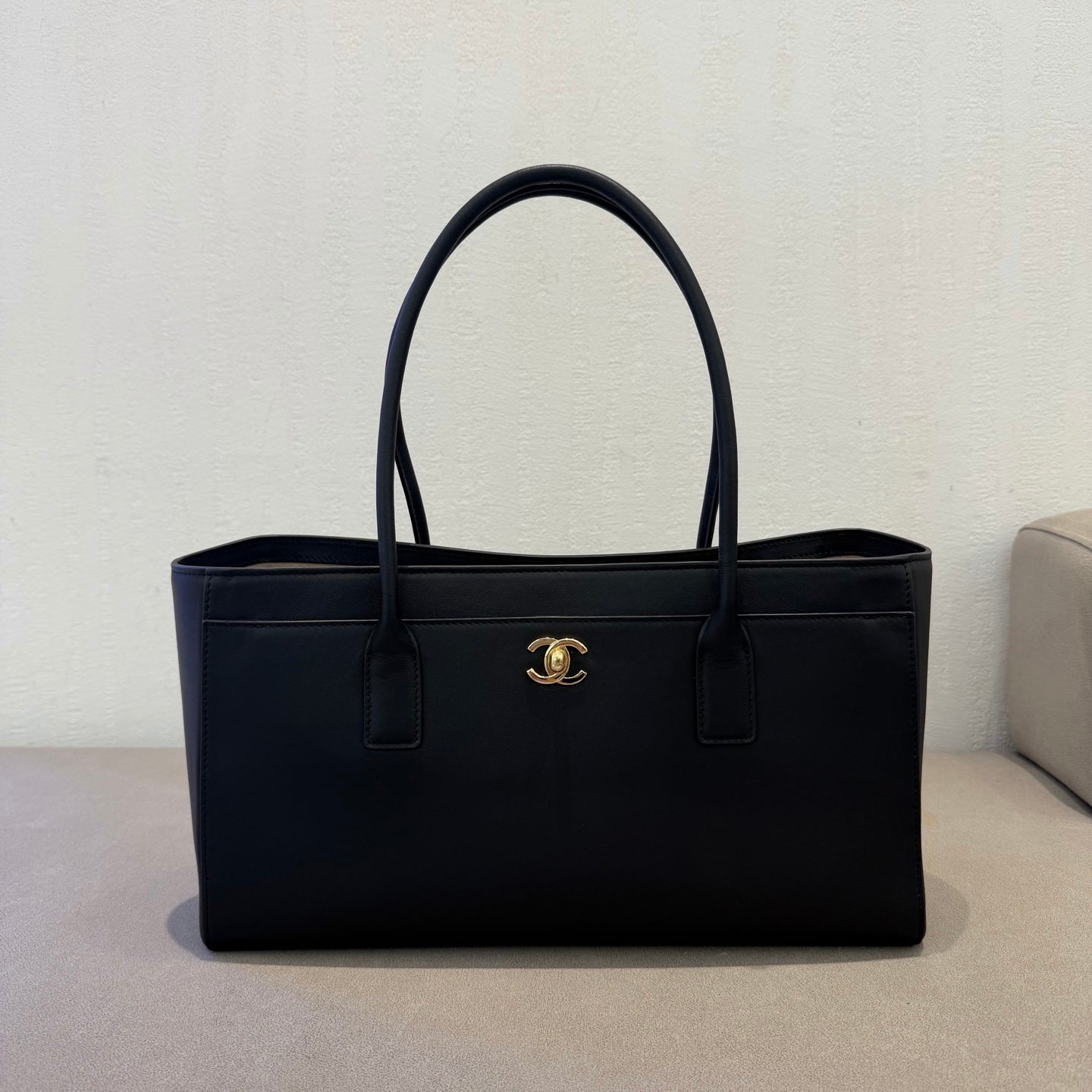 Chanel 26S Large Shopping Bag black detail view 1