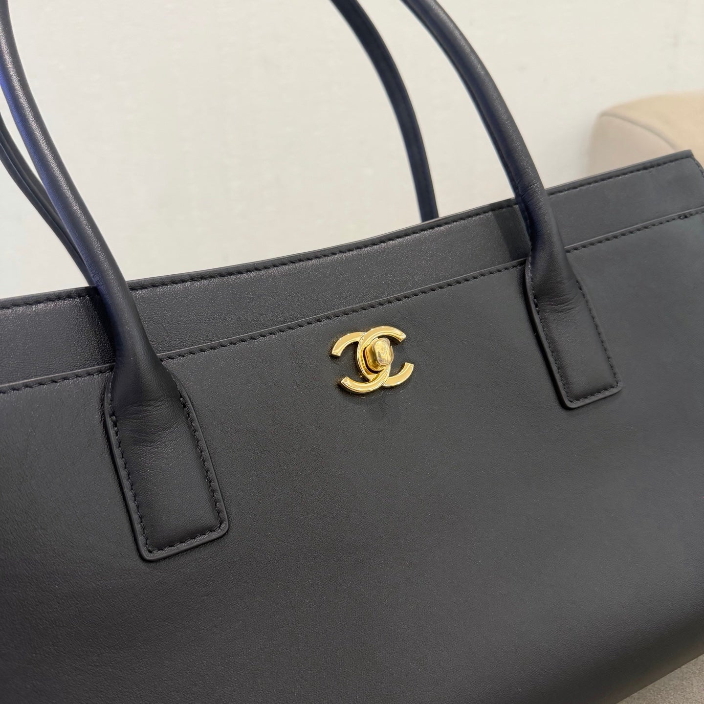 Chanel 26S Large Shopping Bag black detail view 4