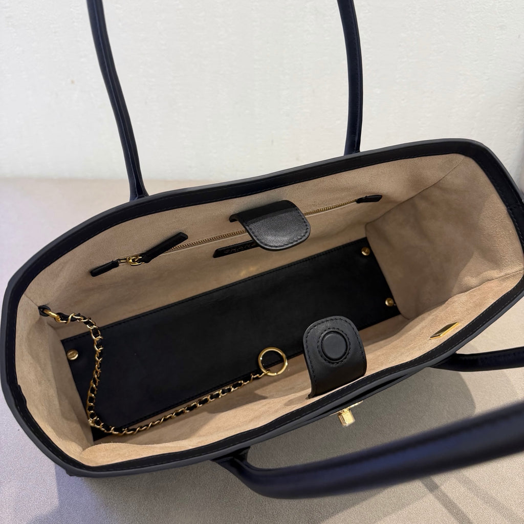 Chanel 26S Large Shopping Bag black detail view 6