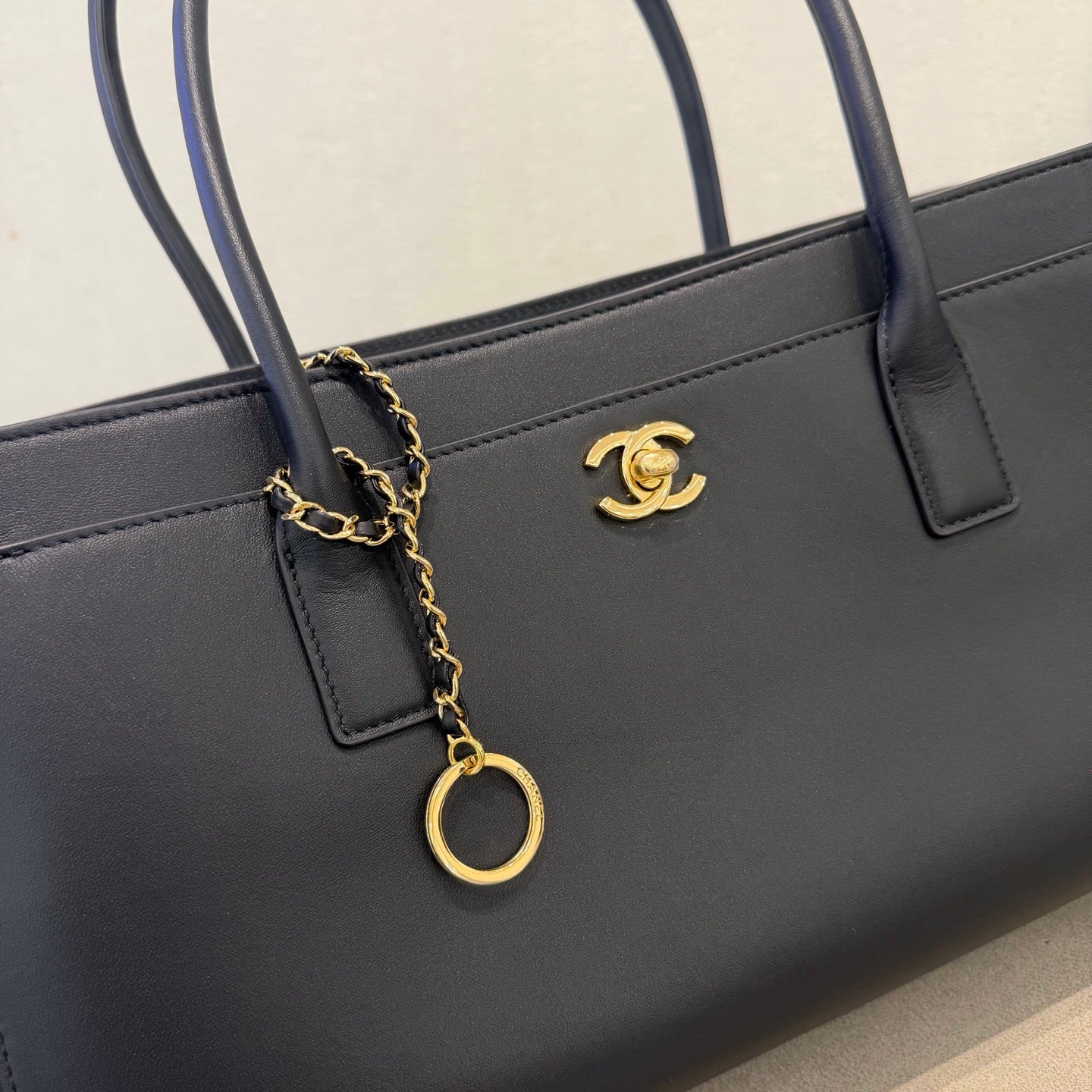 Chanel 26S Large Shopping Bag black detail view 8