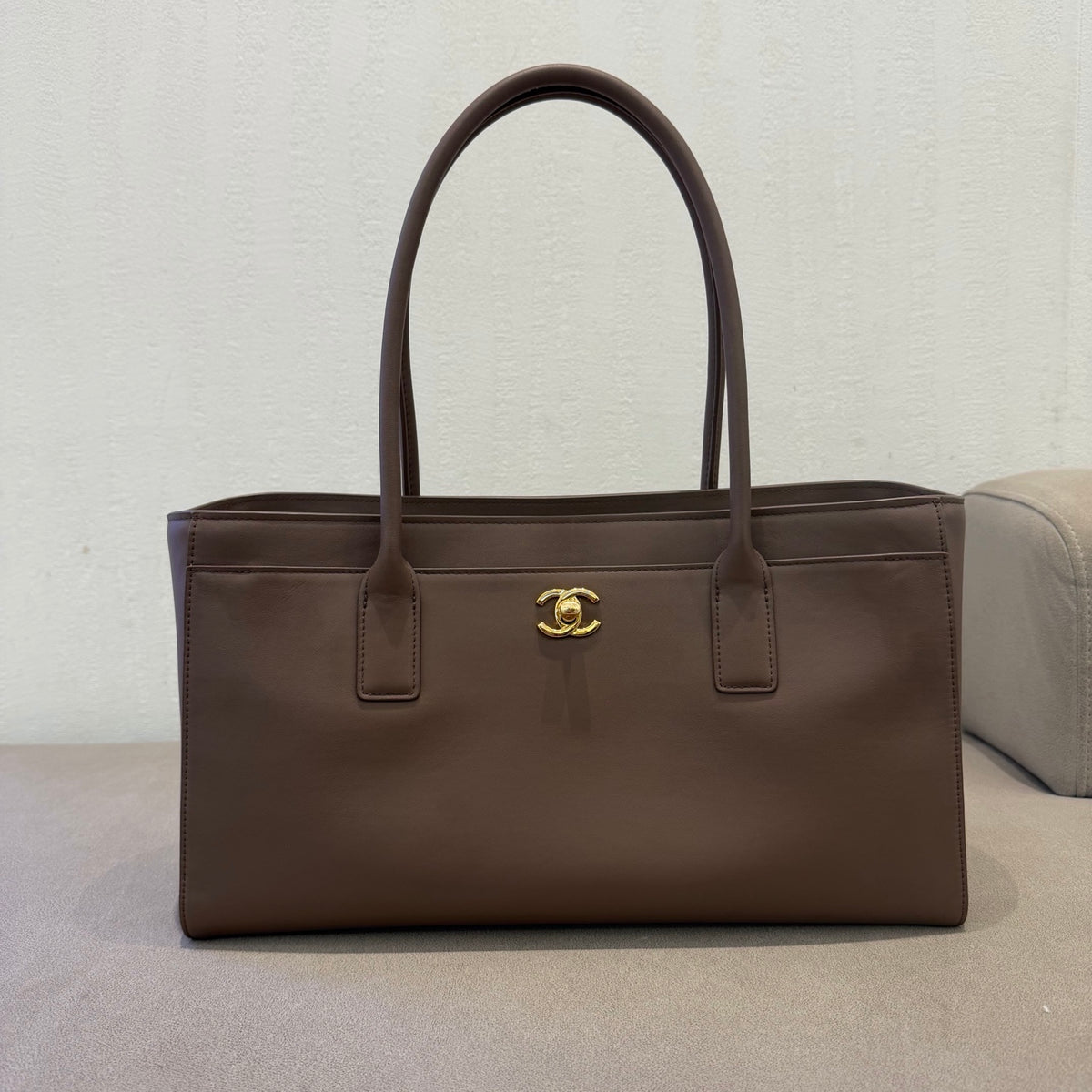 Chanel 26S Large Shopping Bag dark brown - view 3