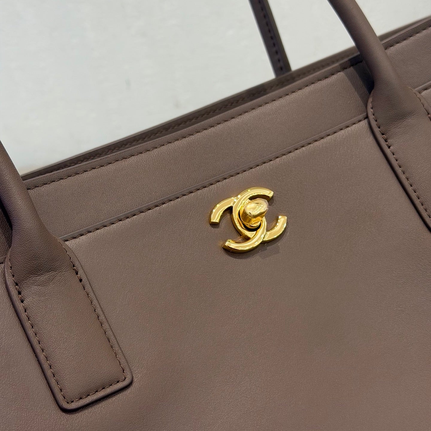 Chanel 26S Large Shopping Bag dark brown - view 9