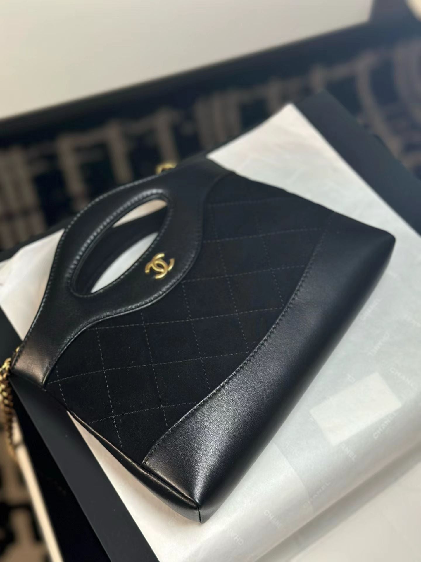 31 Bag Nano Black angled view