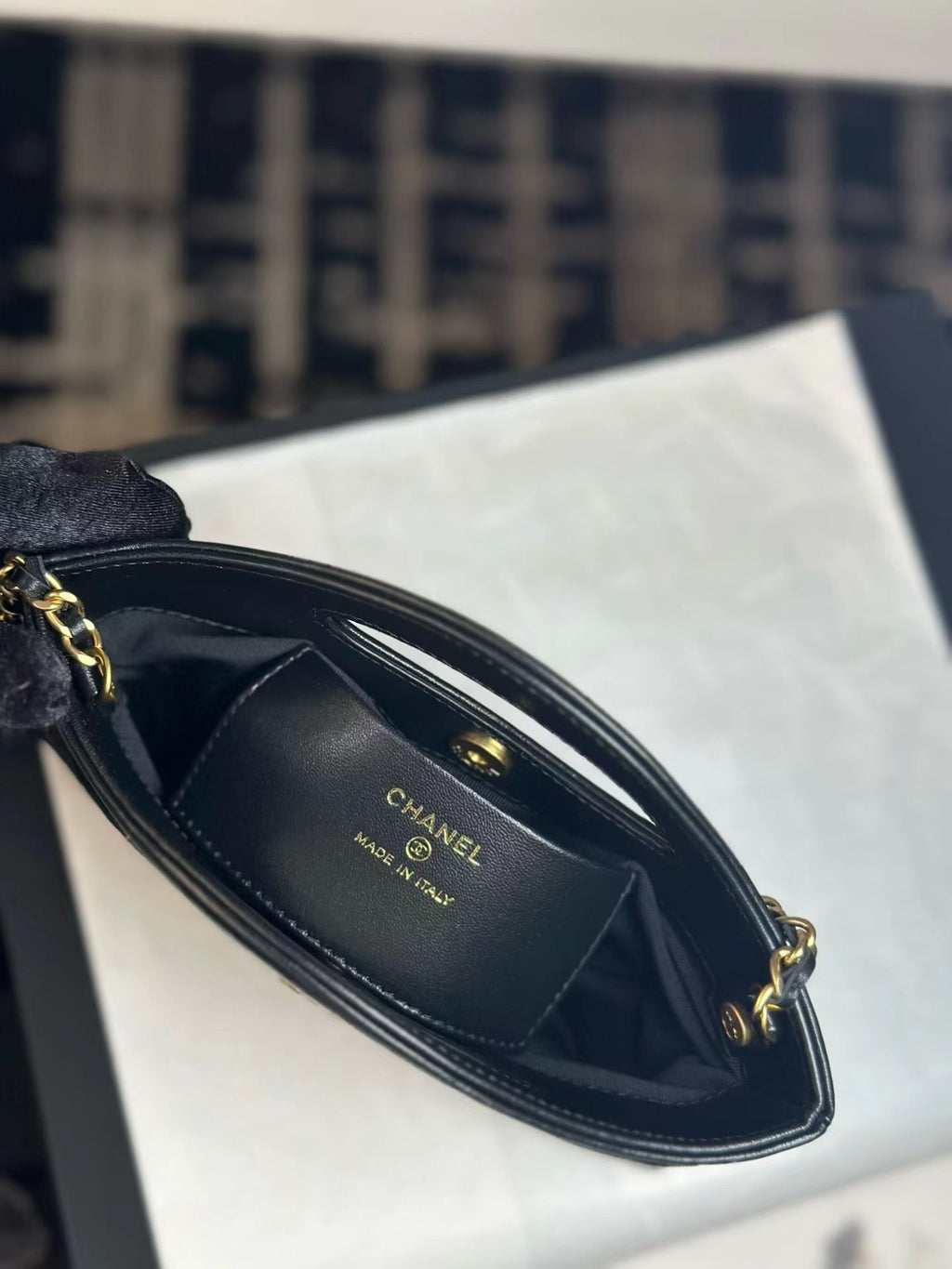 31 Bag Nano Black side detail