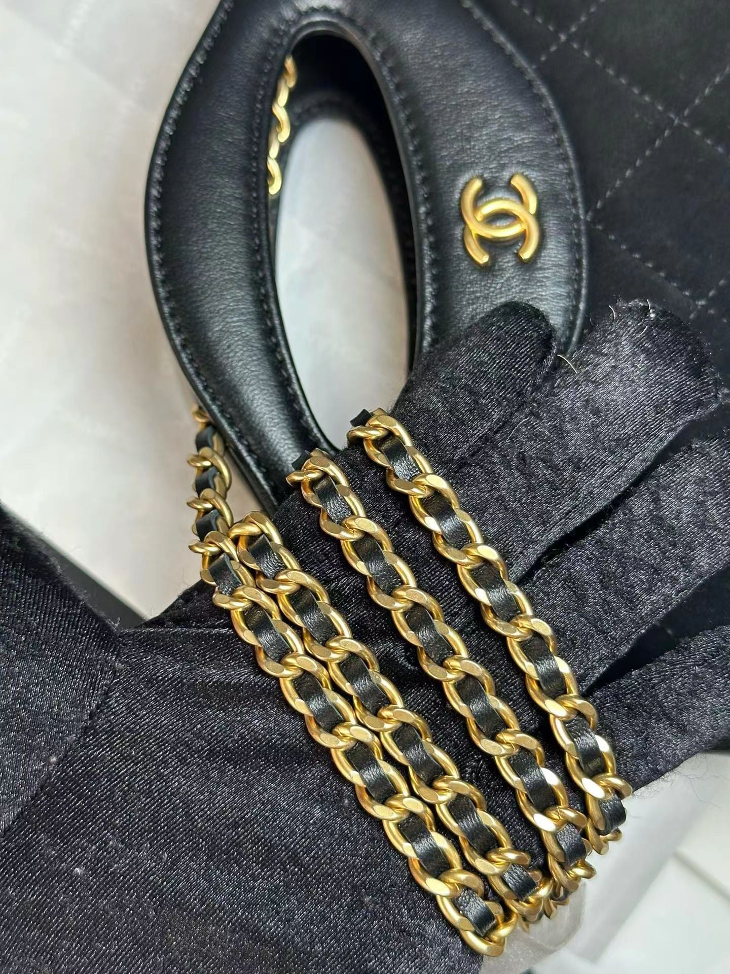 31 Bag Nano Black interior
