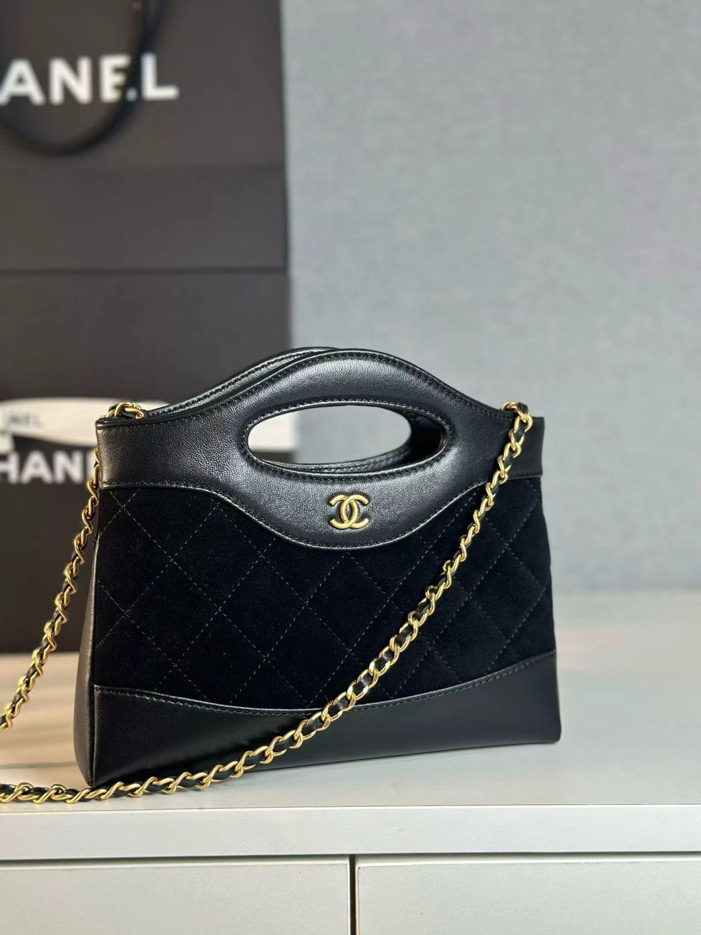 31 Bag Nano Black front with chain