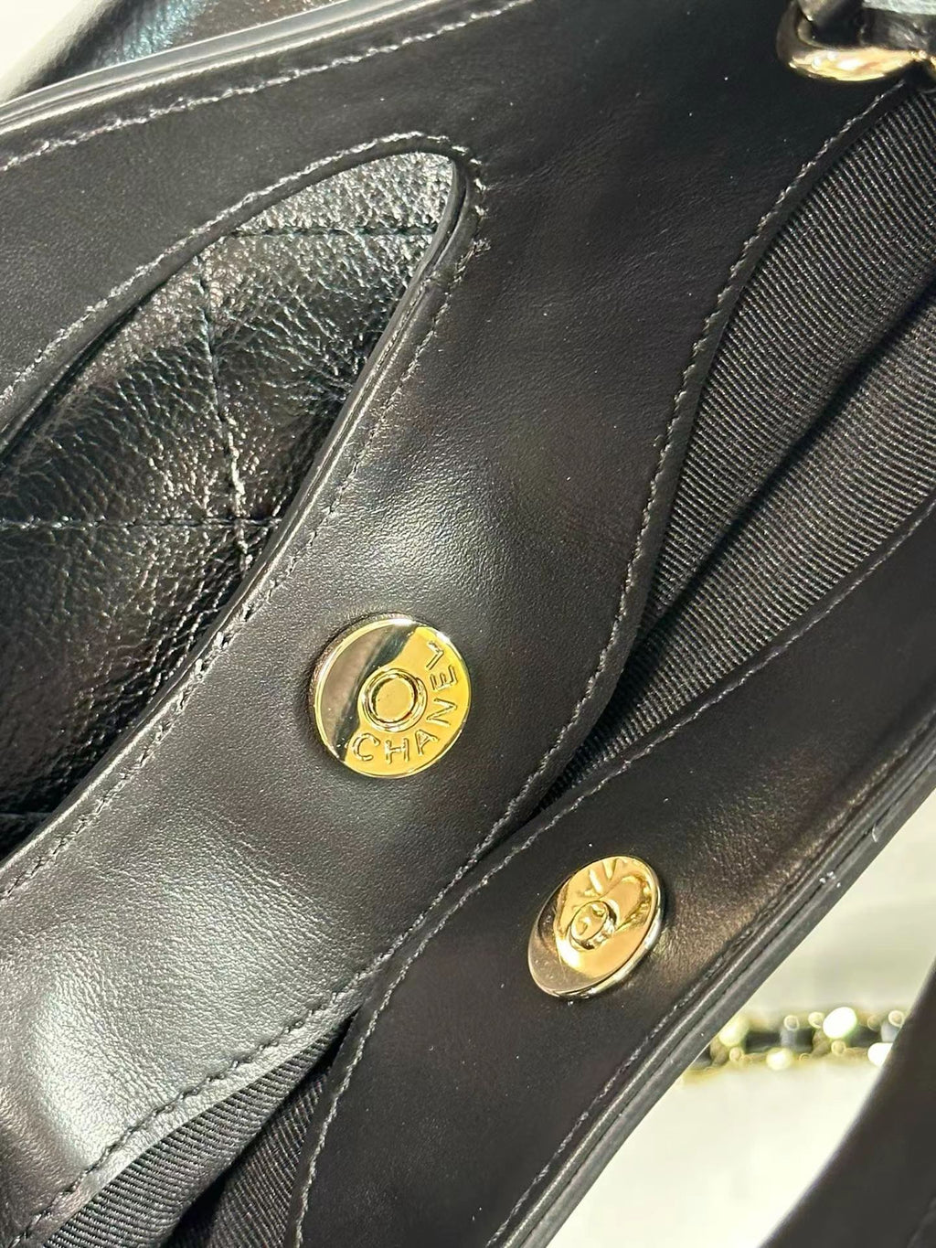 Black 31 Nano bag hardware