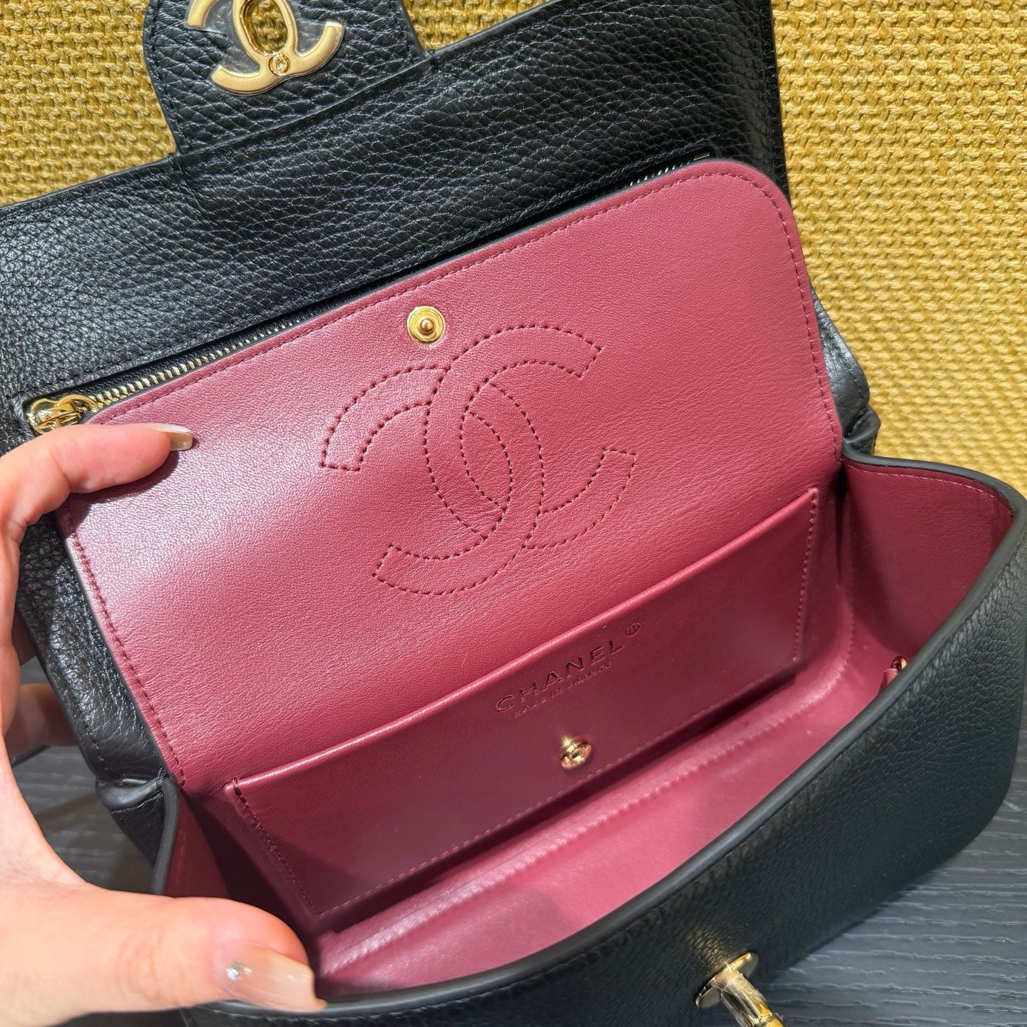 حقيبة Chanel Mini Flap Shoulder Bag السوداء - صورة 7