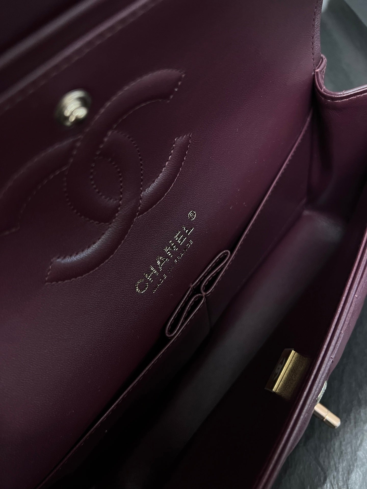 Chanel Classic Flap bag burgundy interior logo detail