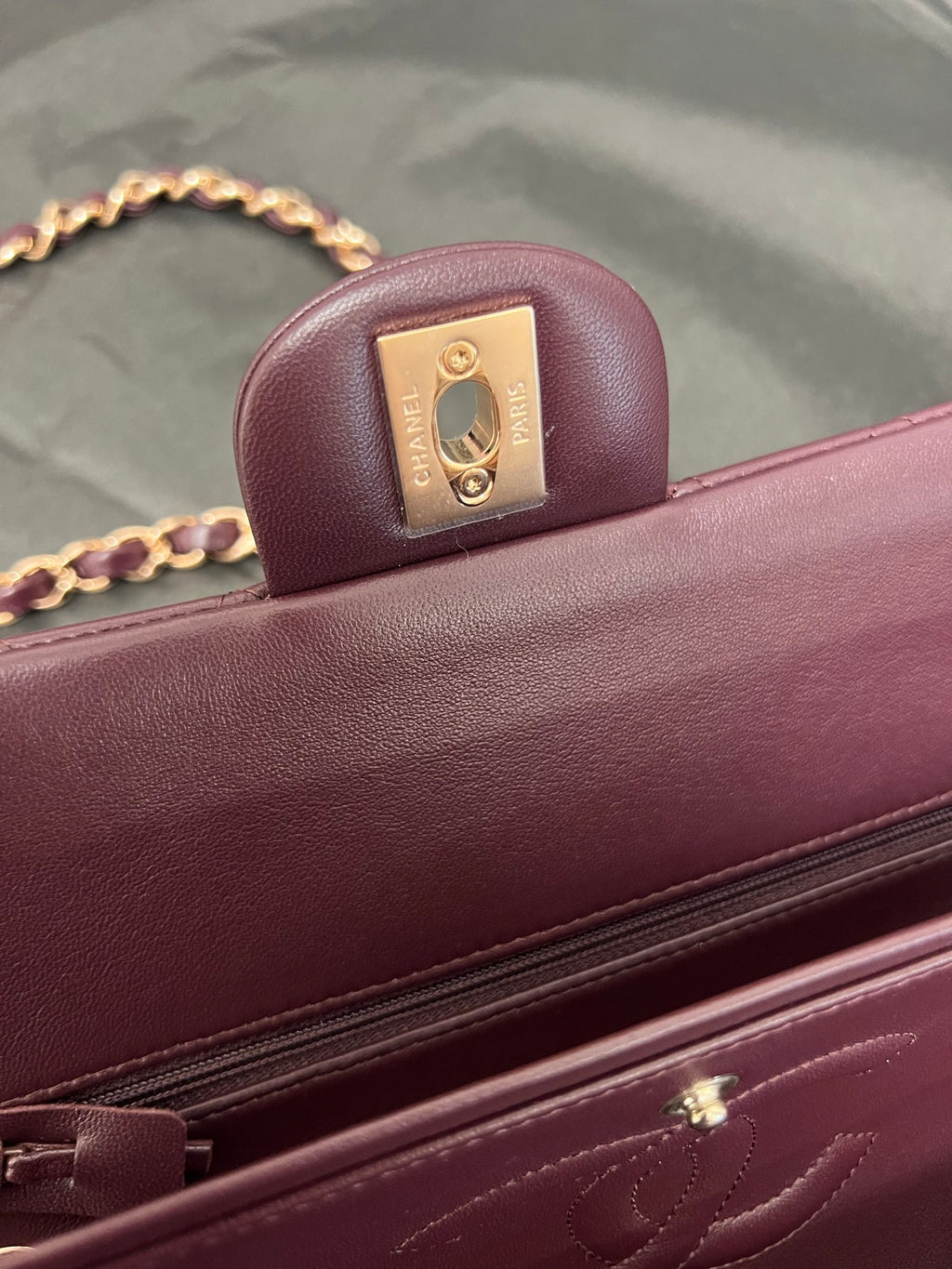 Chanel Classic Flap bag burgundy turn-lock detail