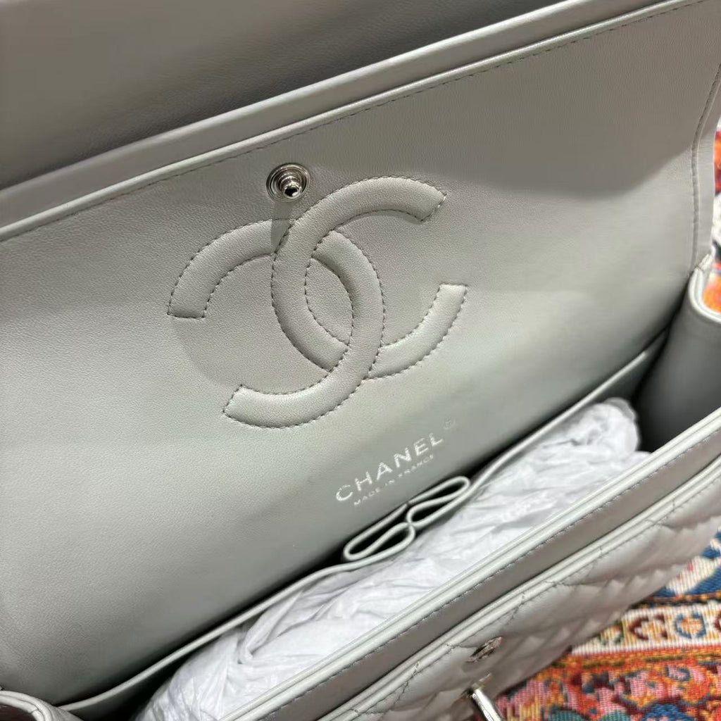 Chanel Classic Flap bag light gray interior logo detail