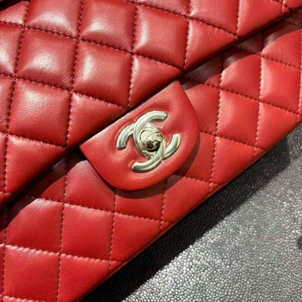 CHANEL Classic Flap Bag Red - view 5