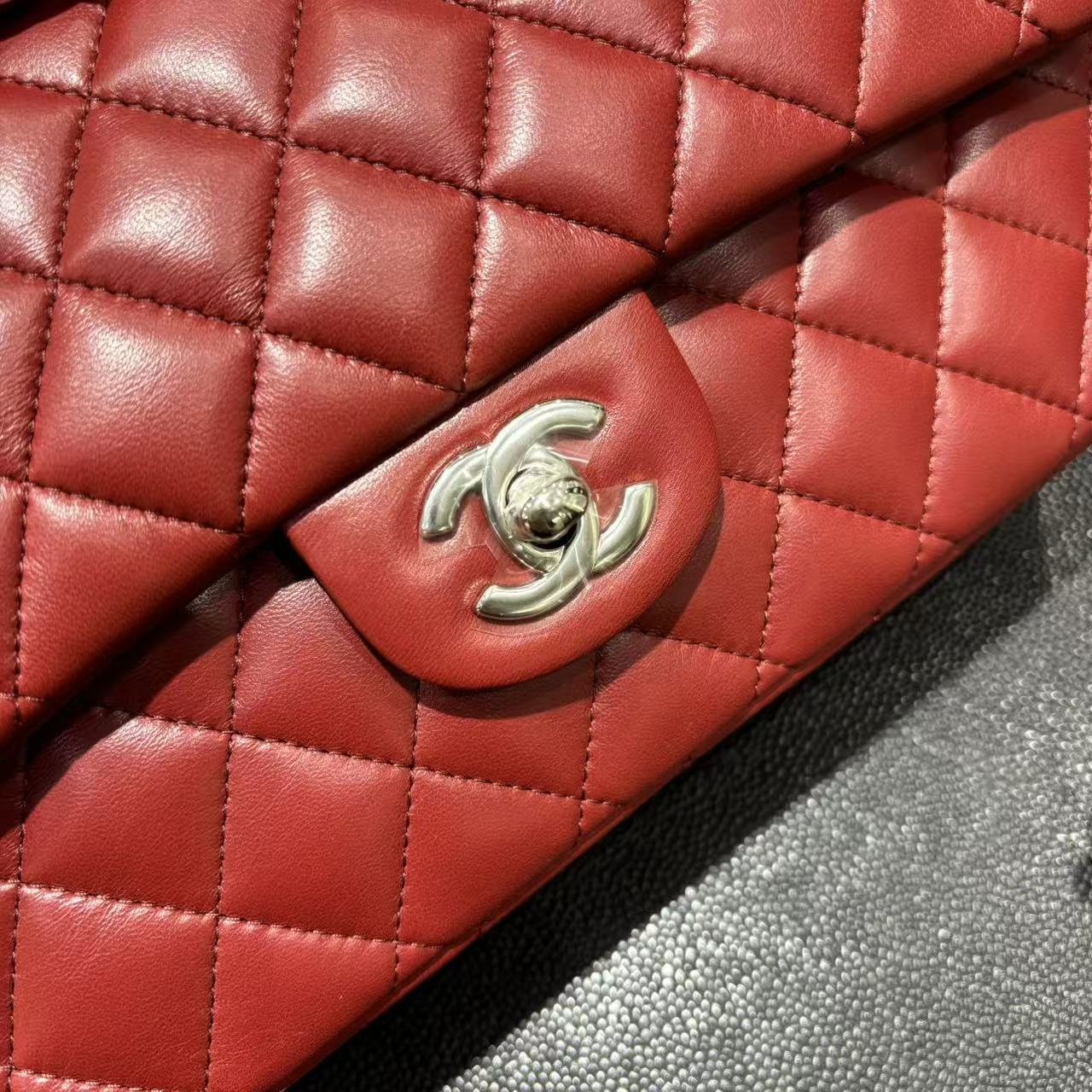 CHANEL Classic Flap Bag Red - view 5