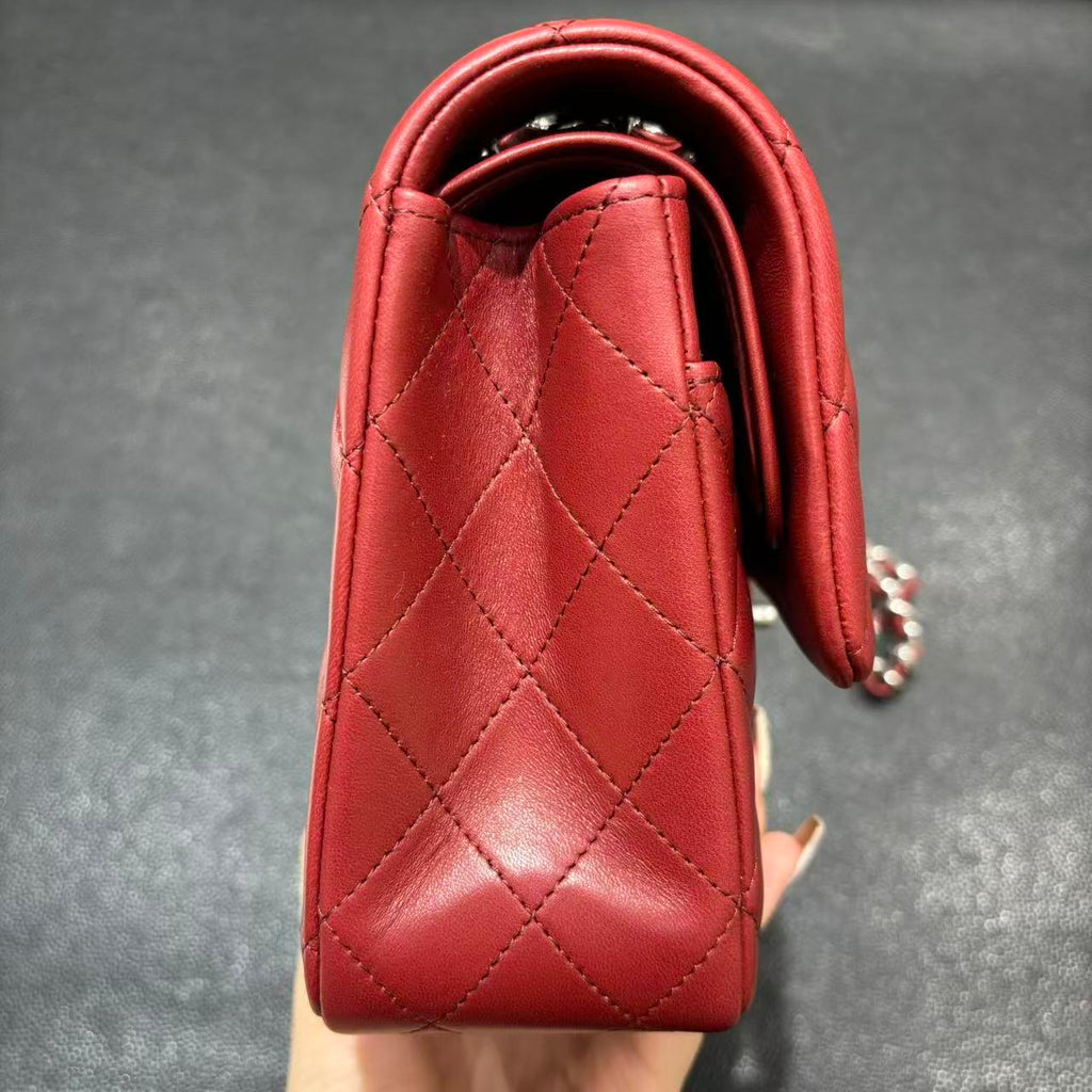 CHANEL Classic Flap Bag Red - view 6