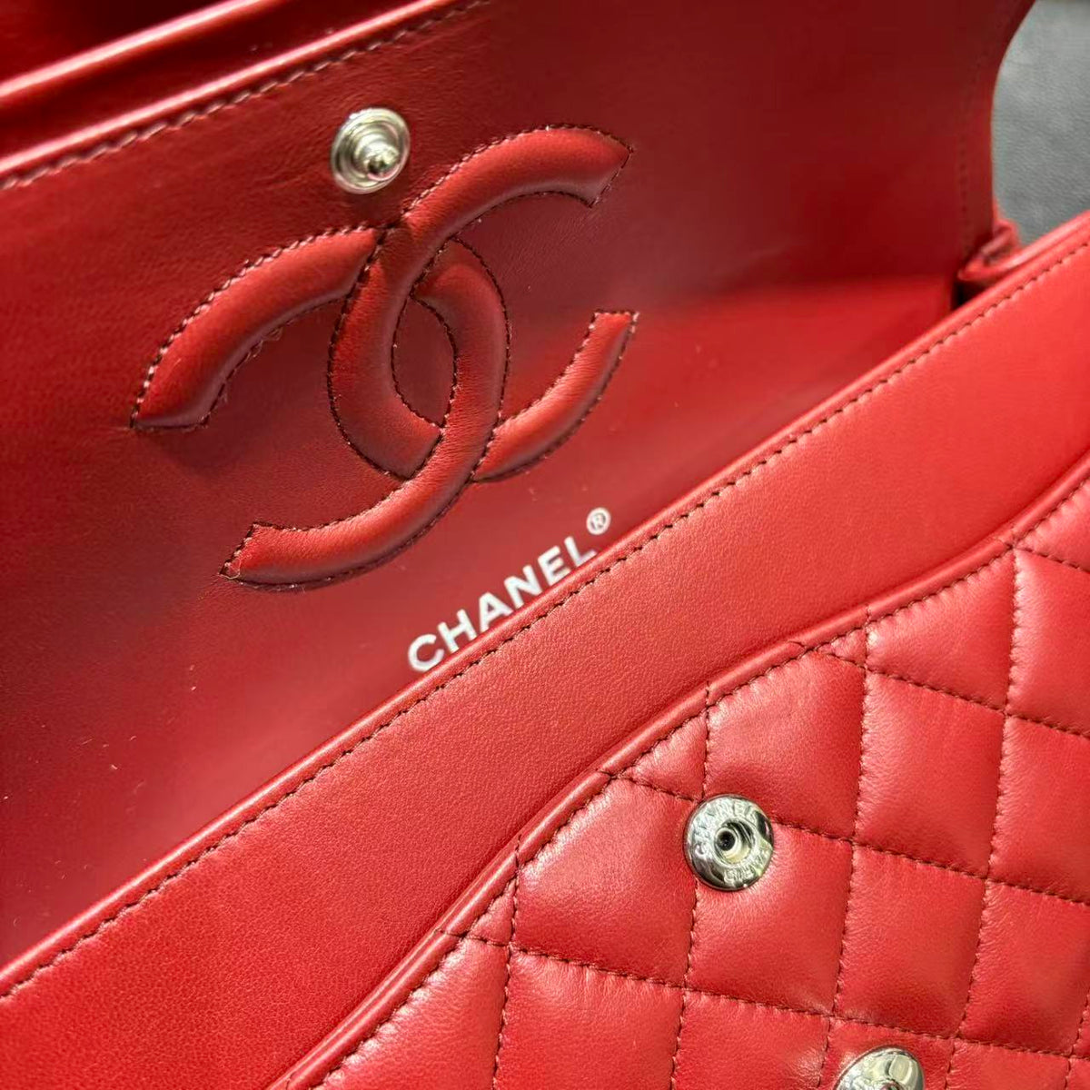 CHANEL Classic Flap Bag Red - view 2