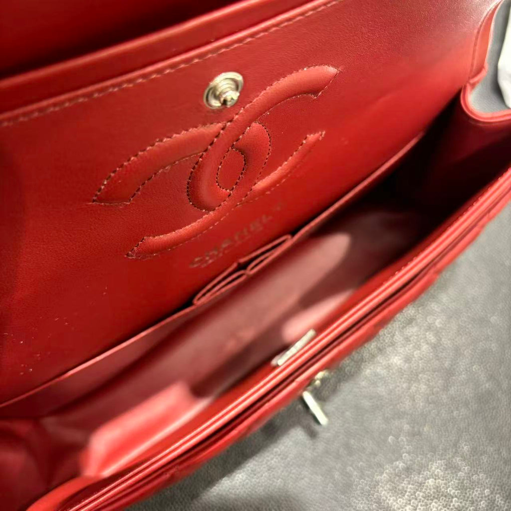 CHANEL Classic Flap Bag Red - view 3