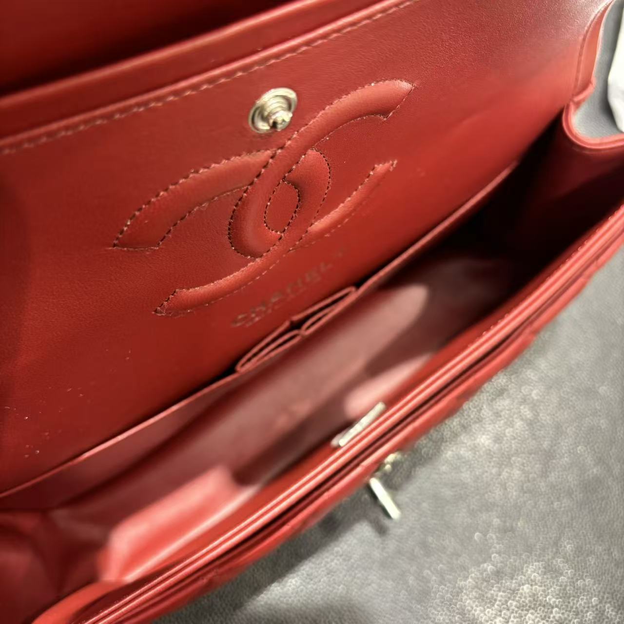 CHANEL Classic Flap Bag Red - view 3