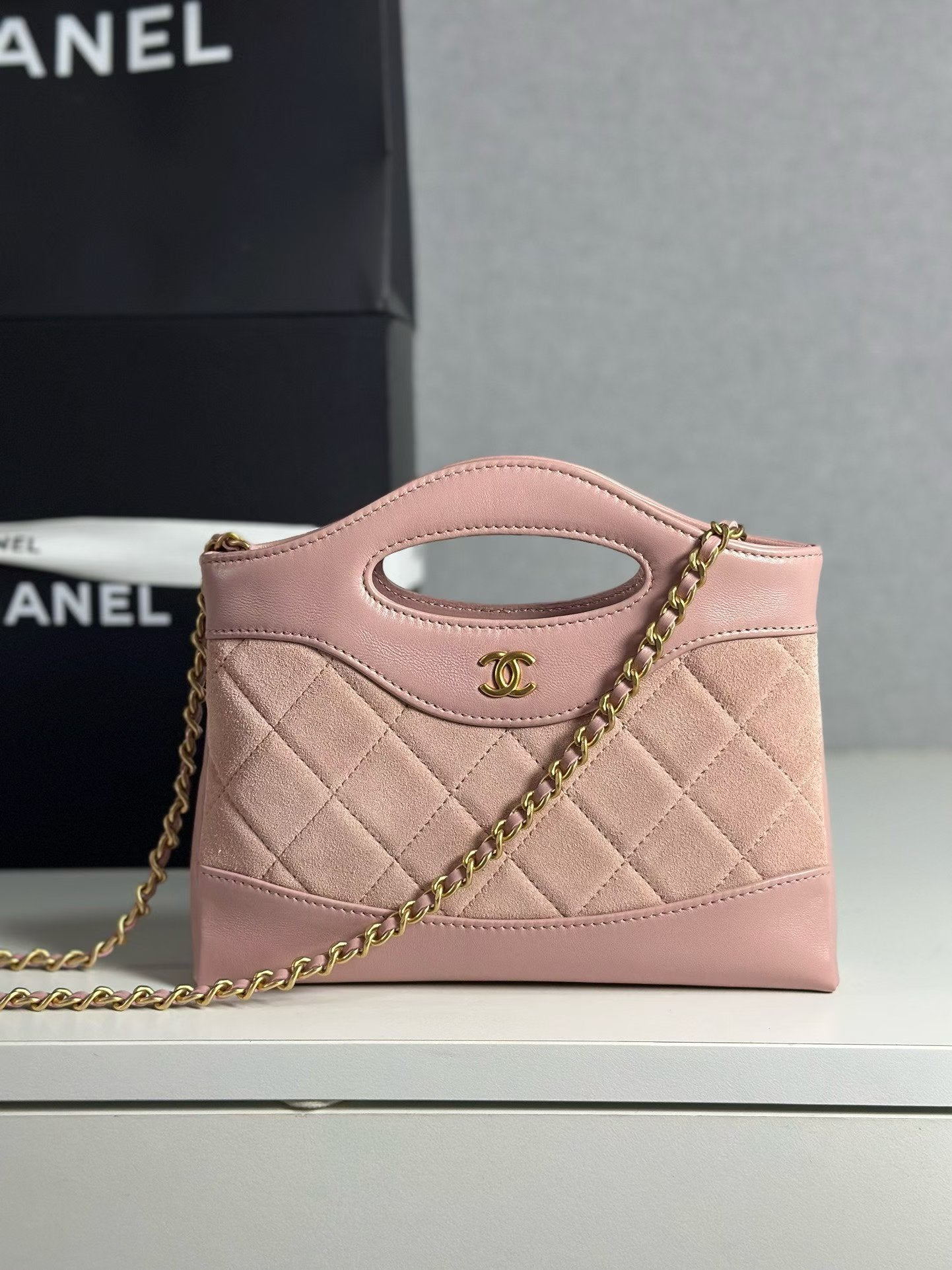 Pink Chanel quilted handbag with gold chain