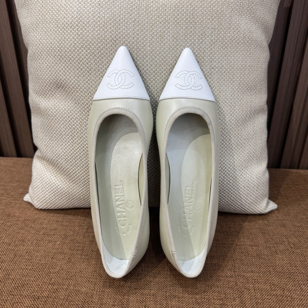 CHANEL Pointed Toe Ballet Flats – Beige & White
