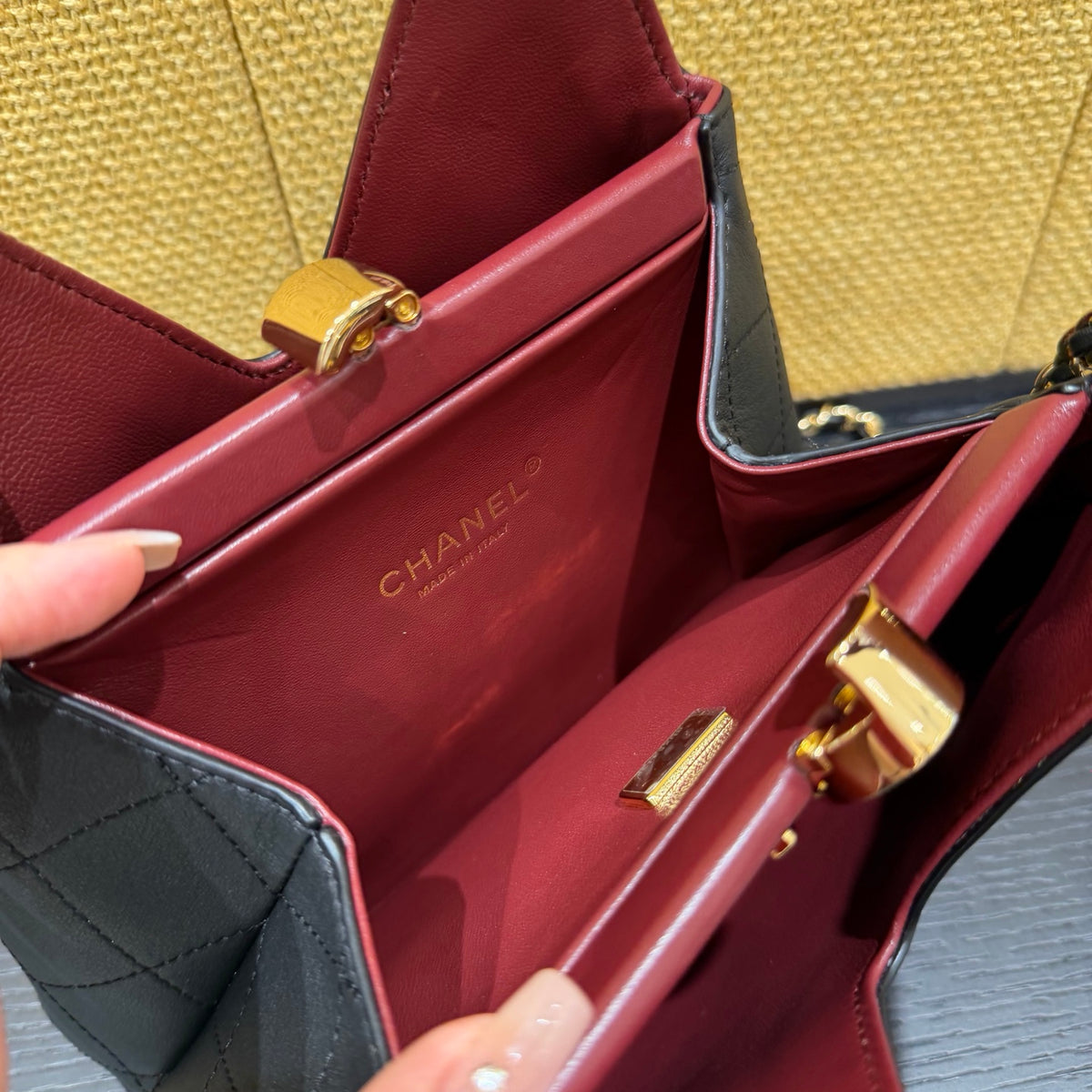 Chanel V-Cut Mini Tote Bag black and burgundy - view 7