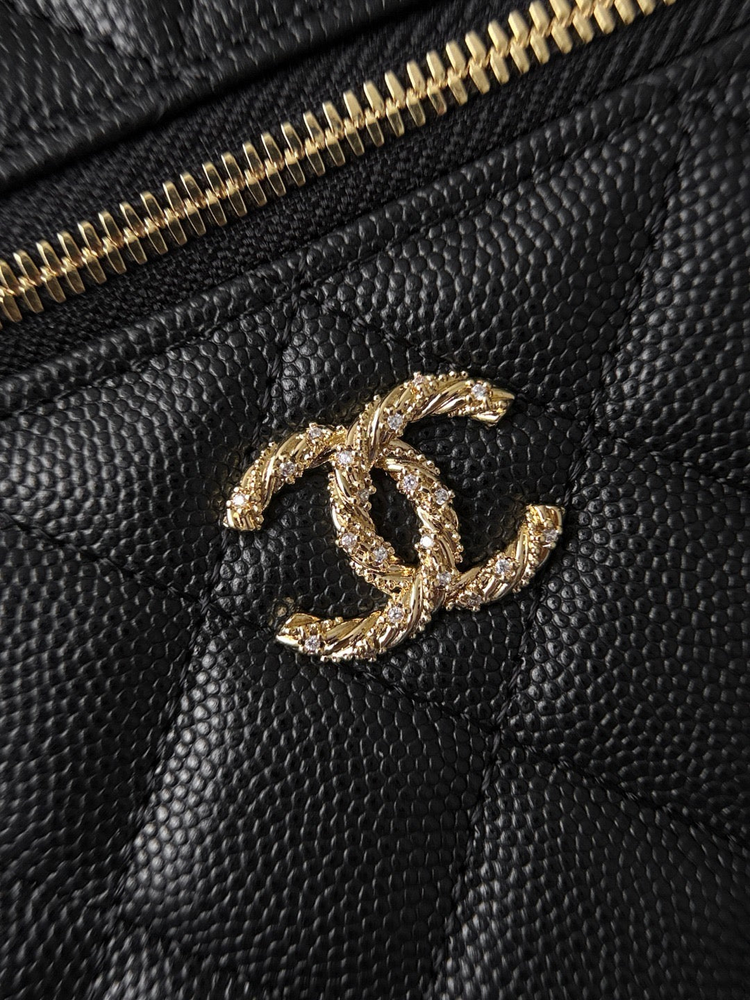Chanel quilted vanity case black view 3