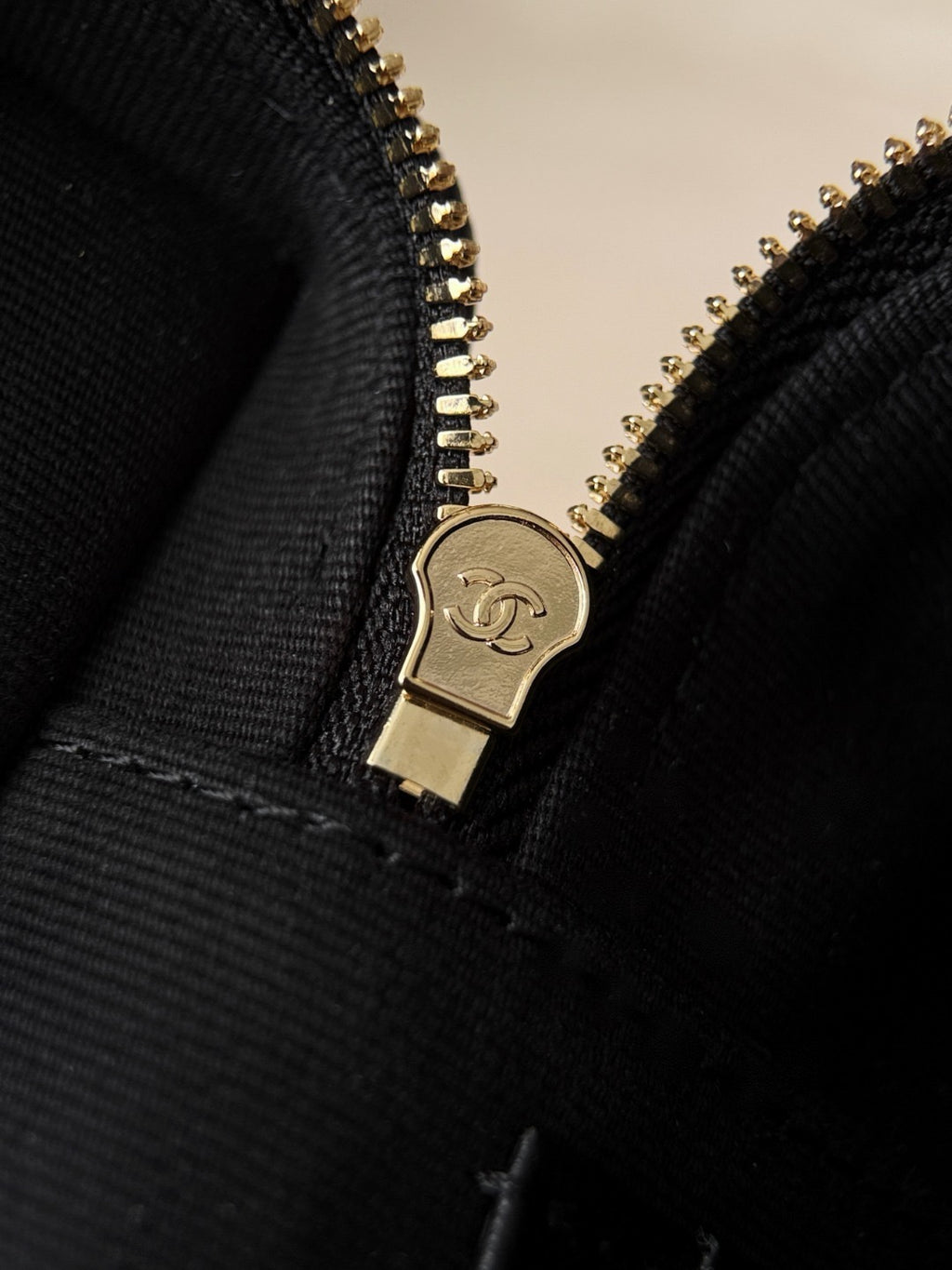 Chanel quilted vanity case black view 4