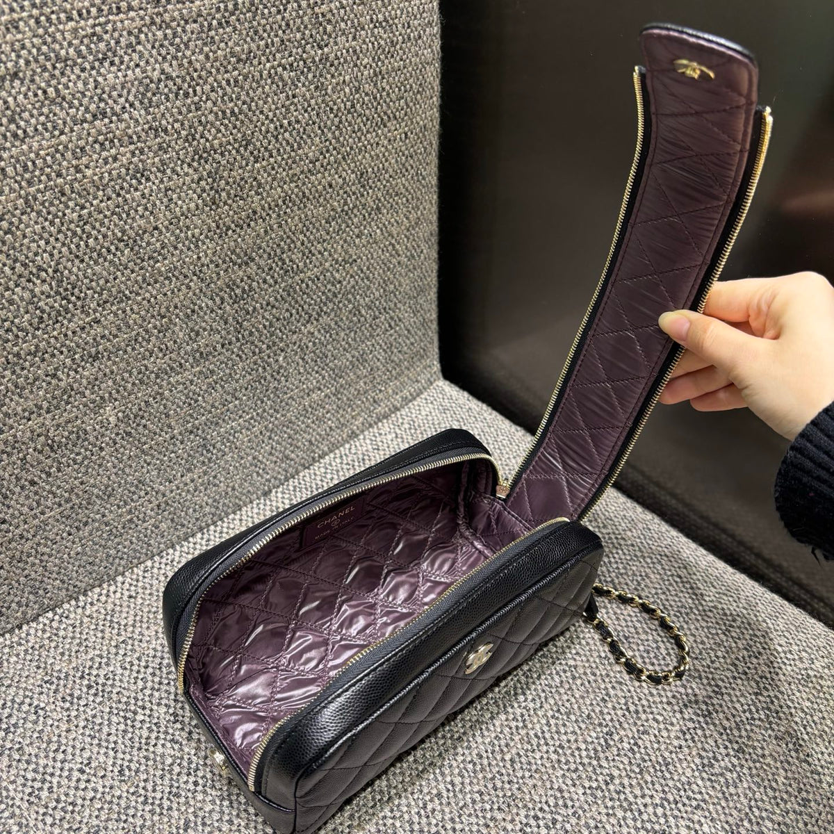 حقيبة Chanel Double Zip Vanity Case السوداء - صورة 8