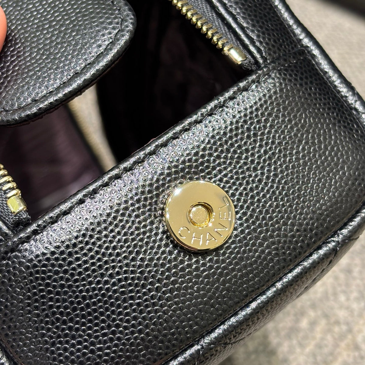 حقيبة Chanel Double Zip Vanity Case السوداء - صورة 10