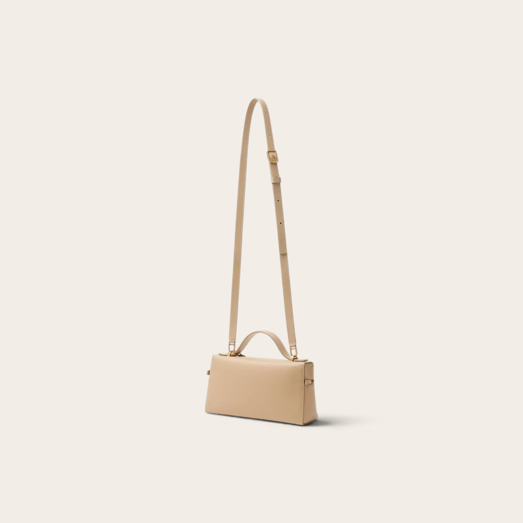 Loro Piana Extra Clutch L29 beige detail view