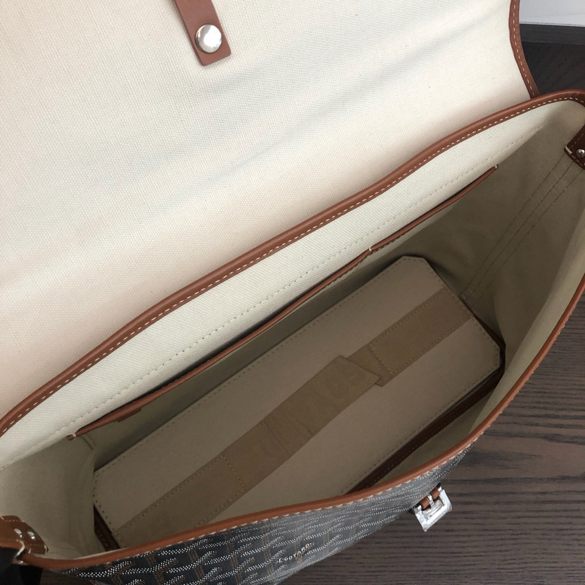 Messenger bag black and tan inner pocket