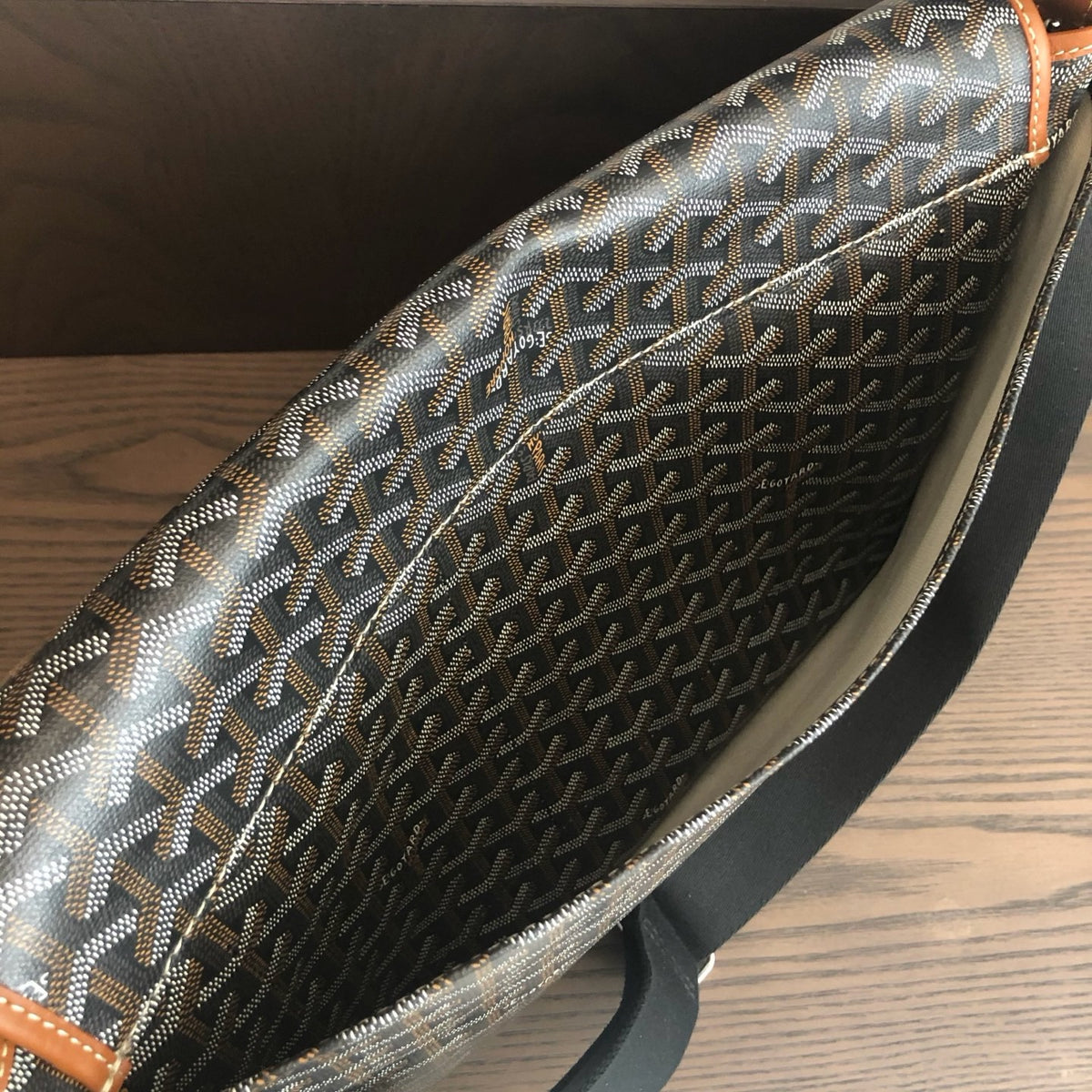 Messenger bag black and tan interior detail