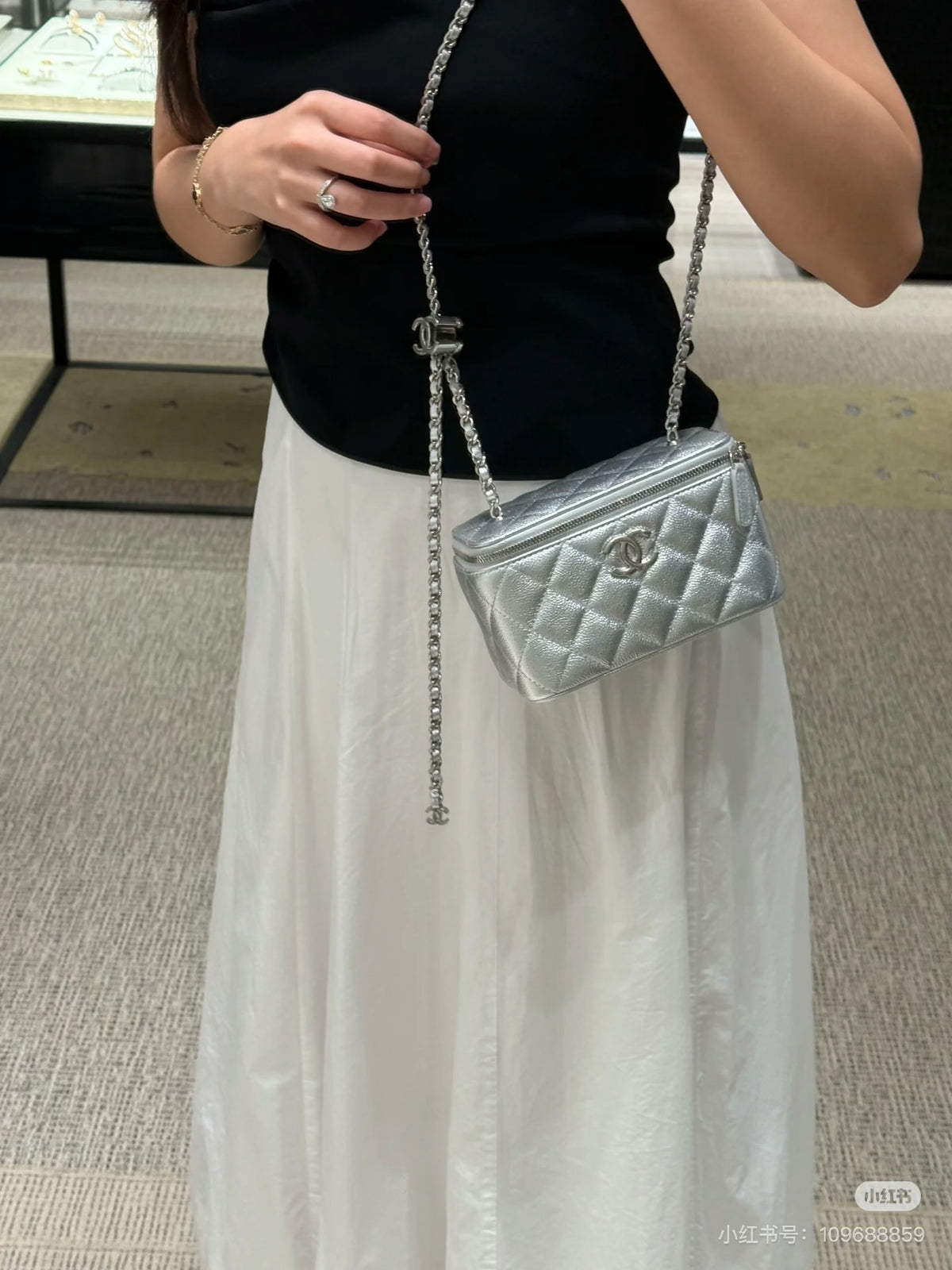 Chanel silver quilted vanity case bag - view 2